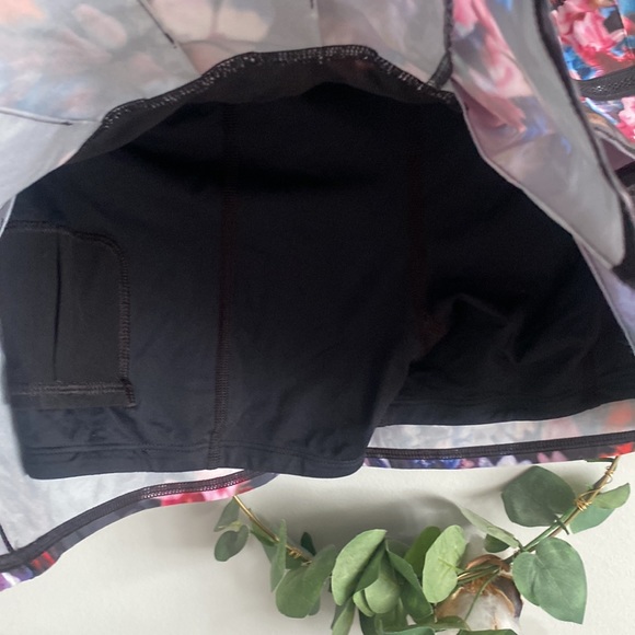 Lululemon Run: Pace Setter Skirt (Regular) size 4
Spring Has Sprung Multi Black - Picture 13 of 13